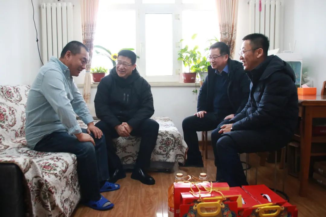 【集团要闻】省建投集团党委副书记、副董事长、总经理周军春节前夕走访慰问利来国国际集